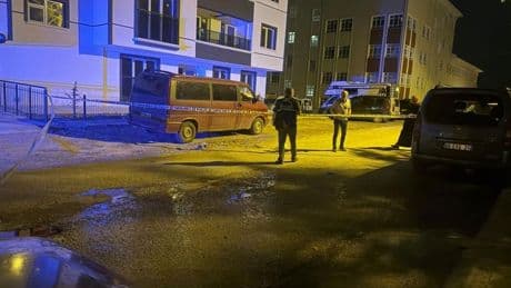Ankara'da dehşet: Babasını sokak ortasında bıçakladı