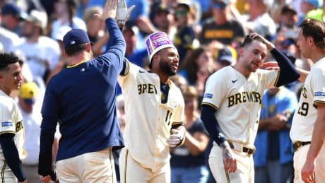 Dodgers, Brewers make trade in middle of game against each other