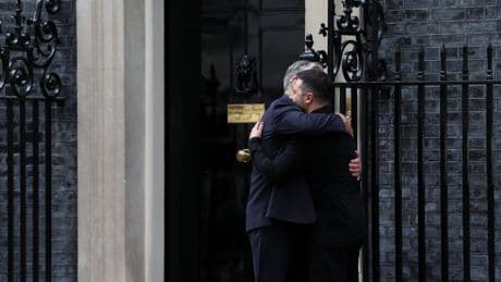 Trump-Putin summit live: Starmer warns Ukraine’s borders ‘must not be changed by force’ as he meets Zelensky