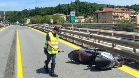 Incidente in A7, un uomo di 46 anni perde la vita in scooter