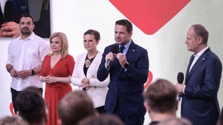 El candidato de Tusk gana la primera vuelta de las presidenciales en Polonia y se medirá con el aspirante ultraconservador, según los sondeos