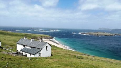 Claire en Brock zaten maanden op een onbewoond Iers eiland. Maar is het eilandleven wel zo paradijselijk?