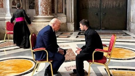 Guerre en Ukraine: à Rome, « réunion très symbolique » entre Trump et Zelensky
