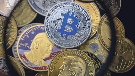 «Cette industrie est une arnaque» : de l’hostilité assumée à l’intérêt bien compris de Donald Trump pour les cryptomonnaies
