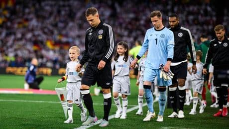 Gänsehautmoment: Kimmich-Sohn überrascht DFB-Star als Einlaufkind