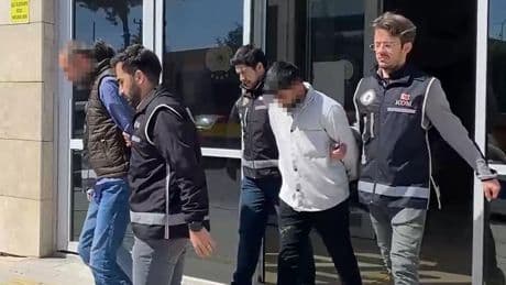 Dolandırıcılara suçüstü! 2 milyon liralık altını almaya gelince yakalandılar