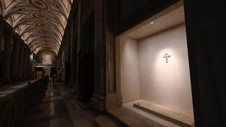 Mort du pape François: le Vatican dévoile les images de la tombe du souverain pontife