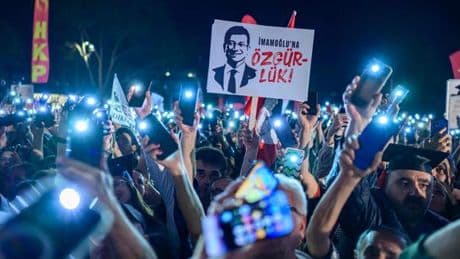 En Turquie, le compte X du maire d’Istanbul, Ekrem Imamoglu, bloqué