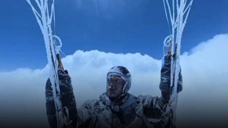 Aspiré par un nuage d’orage, un parapentiste perd le contrôle et s’envole à 8598 mètres d’altitude