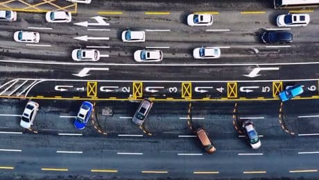 Una ciudad china ha tenido una idea para simplificar los cambios de sentido: dar un volantazo de 180º en mitad de la autovía