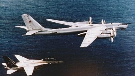 Russia, Putin sposta 4 bombardieri nucleari vicino l'Europa. L'escalation dopo le tensioni con gli Stati Uniti