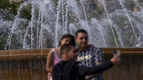 Los comerciantes de Barcelona piden que los chorros de las fuentes amplíen sus horarios