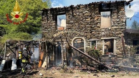 Molini di Triora, abitazione distrutta dalle fiamme