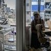 Geen huis en geen hulp van Israëlische overheid, merkt Sharona als ze haar verwoeste huis bezoekt