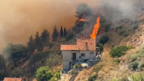 2 milliards d'euros en 2022 en Europe: avec le réchauffement climatique, le coût des incendies risque encore de flamber pour les assureurs