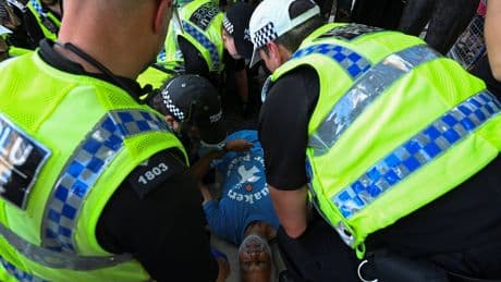 La policía británica detiene a casi 200 personas en Londres por apoyar al grupo Acción Palestina