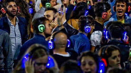 Así es cómo la música reconfigura tu cerebro desde que suenan las primeras notas