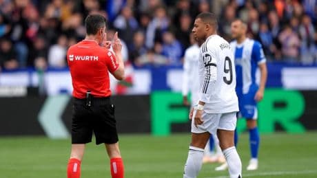 Polémica en Vitoria: ¡Gol del Madrid que invalida el árbitro tras ser advertido por el VAR!