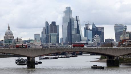 Government hails new agreement with pension providers to boost investment in UK firms