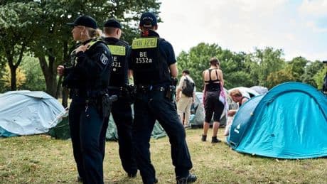 Berlin: 300 Polizisten im Einsatz – Protestcamp muss umziehen