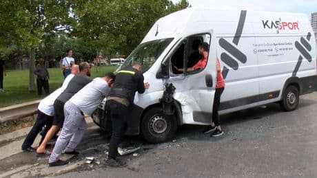 Kartal'da zincirleme trafik kazası