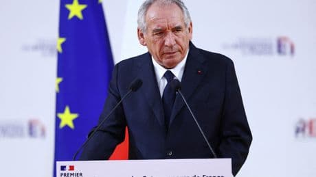 Les jeunes sont «réduits en esclavage» pour rembourser la dette décidée par les «générations précédentes», cingle François Bayrou