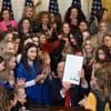 Trump krijgt zijn zin: trans vrouwen en -meisjes zijn niet langer welkom bij wedstrijdsporten in VS
