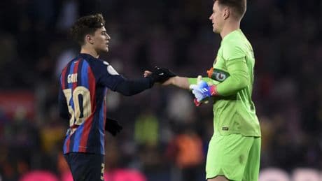 Gavi sale en defensa de Ter Stegen: "Es una leyenda del Barça y hay que respetarlo"