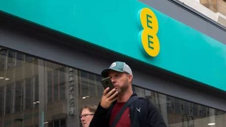 EE down LIVE: Thousands unable to receive calls as Vodafone and BT impacted