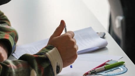 El joven que a menudo es el único alumno de su carrera: "Si falto, debo avisar para que no venga el profesor"