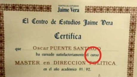 Almeida publica una foto del &quot;máster cum fraude&quot; de Óscar Puente