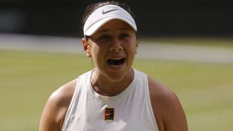 Amanda Anisimova handed worst Wimbledon final loss for 114 years by Iga Swiatek