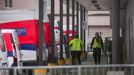 As Canada Post strike looms, union says it is reviewing new offer