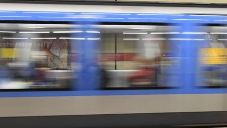 Verkehr: Leere U-Bahn entgleist bei Rangierfahrt - Busse im Einsatz