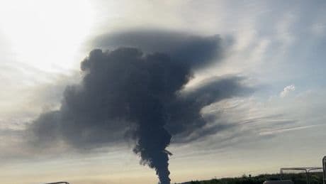 Mushroom cloud blocks out the sun after intense Rushden fire rips through building