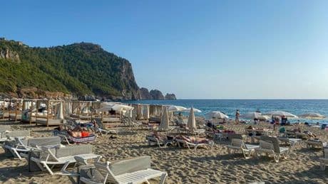 'Brit' tourist 'attacked' on busy beach after refusing to use sunlounger