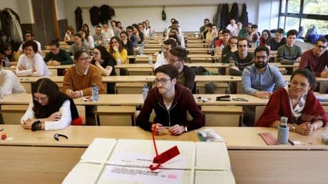 El ‘peaje’ del MIR, un negocio redondo para las academias: matrículas de 4.000 euros y 14.000 alumnos al año