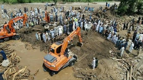 Au Pakistan, la pluie empêche les secouristes de retrouver les disparus de la mousson