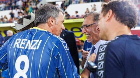 Partita del cuore, politici e cantanti in campo per solidarietà. La Russa allenatore