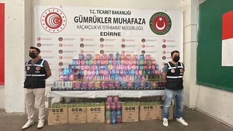 Kapıkule'de aranan tırda 3 bin 193 kaçak elektronik sigara ele geçirildi