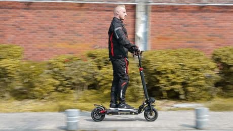De 649 a 399€ cae este patinete eléctrico con 800 W de potencia