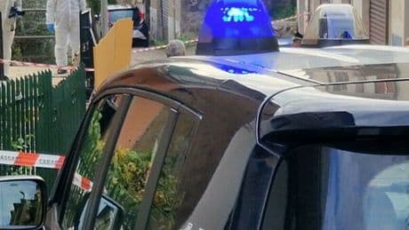 Australia, due agenti di polizia uccisi in una sparatoria. Caccia all'aggressore, è in fuga