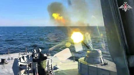 Rusia desafía con su ejército a los que molesten a su 'flota fantasma' en el Báltico