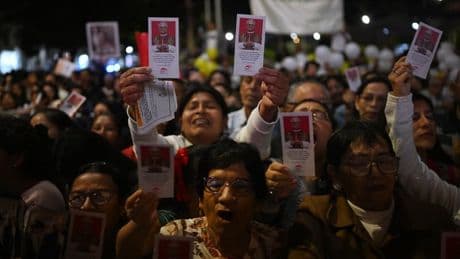 "L'un des nôtres": des milliers de fidèles rendent hommage à Léon XIV lors d'une messe à Chiclayo, au Pérou