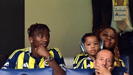 Fenerbahçe'nin yeni transferi Nene maçı tribünden takip etti