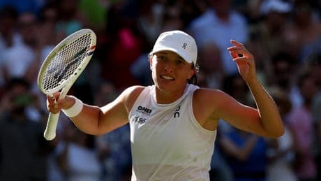 Iga Swiatek breezes past Belinda Bencic and into her first final at Wimbledon