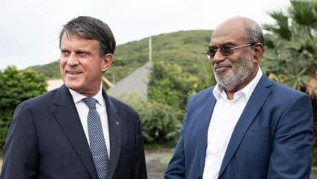 La Nouvelle-Calédonie suspendue au futur de Manuel Valls et du gouvernement