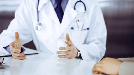 Explosion des arrêts maladie : 500 médecins placés sous surveillance par l’Assurance maladie depuis le 1er septembre