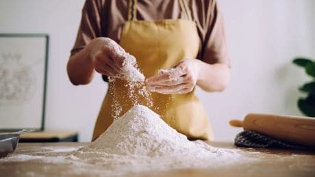 Harina de plátano, almendras o coco: las ventajas de las alternativas a la harina común