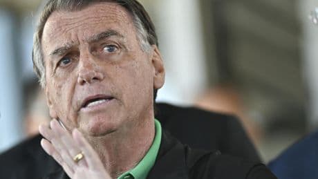Brésil : l’ex-président brésilien Jair Bolsonaro contraint de porter un bracelet électronique